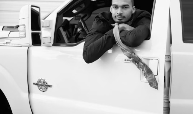 九游官网-文班登上LOVE杂志：盖帽像毁掉对手的一天 学少林功夫是多年梦想