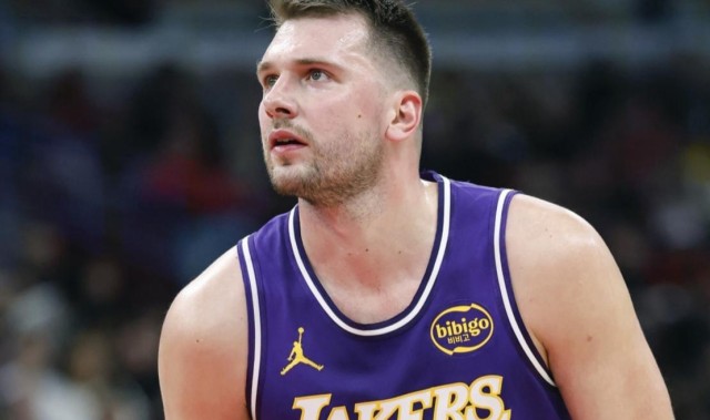 九游官网下载-艾顿上点心吧！美记：因为东契奇的缘故，很多中锋都愿意来湖人